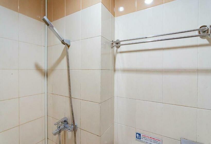 Deluxe Room, Urbanview Hotel Grand Malabar Bandung