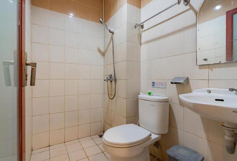 Deluxe Room, Urbanview Hotel Grand Malabar Bandung