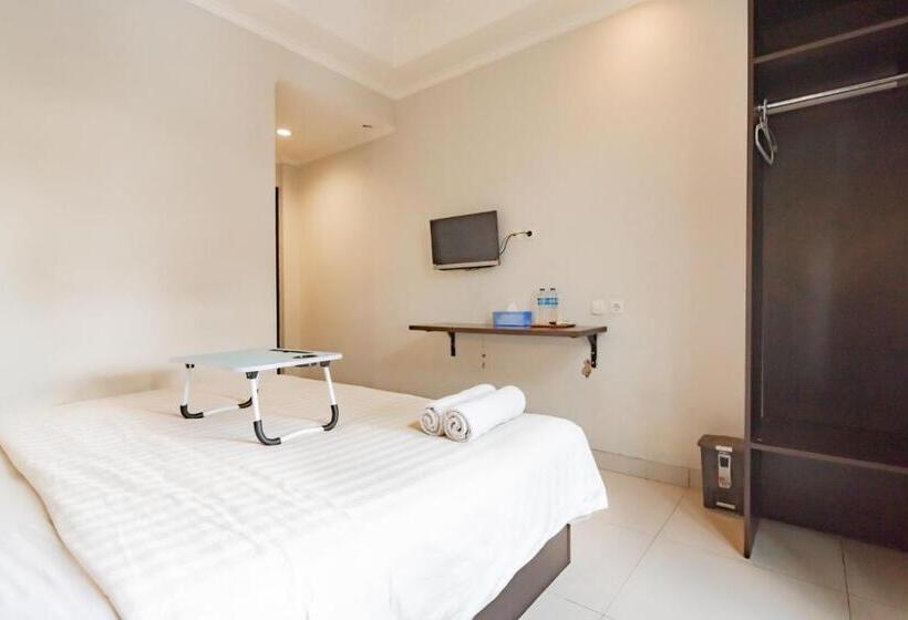 Deluxe Room, Urbanview Hotel Grand Malabar Bandung