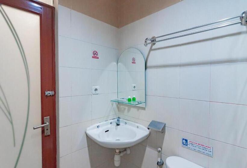 Economy Room, Urbanview Hotel Grand Malabar Bandung