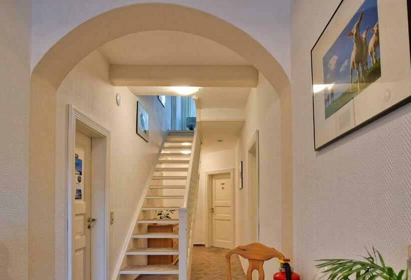 标准单人间, Packhaus