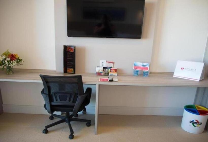 适合残疾人使用的标准间, Ramada By Wyndham Macae Hotel & Suites