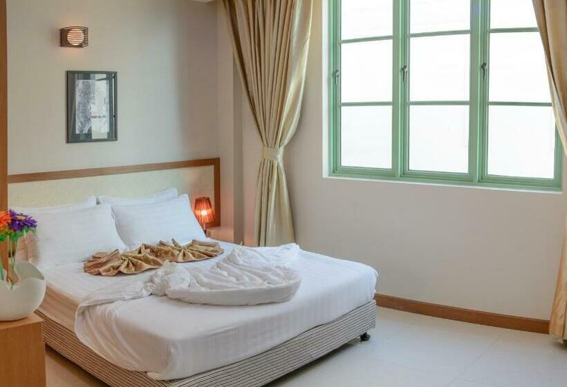 اتاق لوکس با تخت بزرگ, Season At Hulhumale