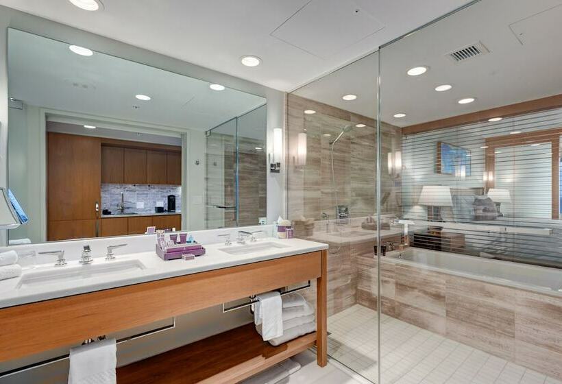 Номер Deluxe Вид на Море, The Ritzcarlton Residences, Waikiki Beach