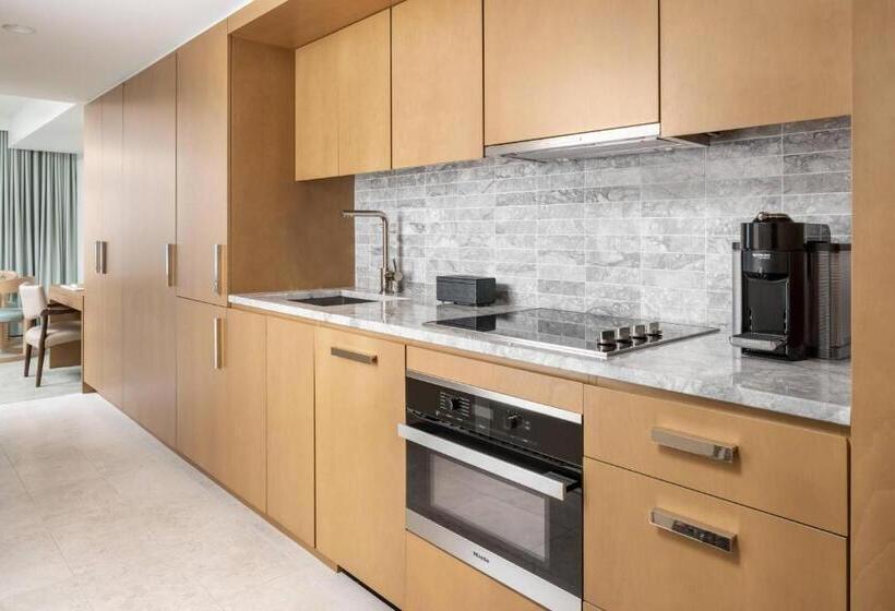 带海景的复工套房, The Ritzcarlton Residences, Waikiki Beach