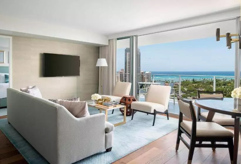 2 Bedrooms Suite Sea View, The Ritzcarlton Residences, Waikiki Beach