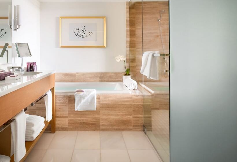 带海景的复工套房, The Ritzcarlton Residences, Waikiki Beach