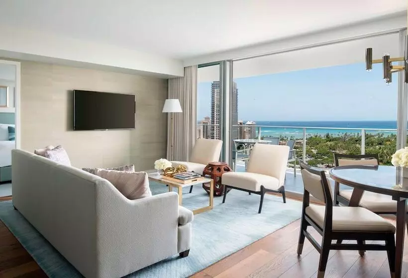 2 Bedrooms Suite Sea View, The Ritzcarlton Residences, Waikiki Beach