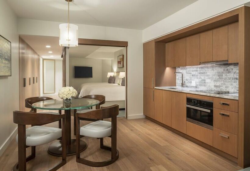 带海景的复工套房, The Ritzcarlton Residences, Waikiki Beach