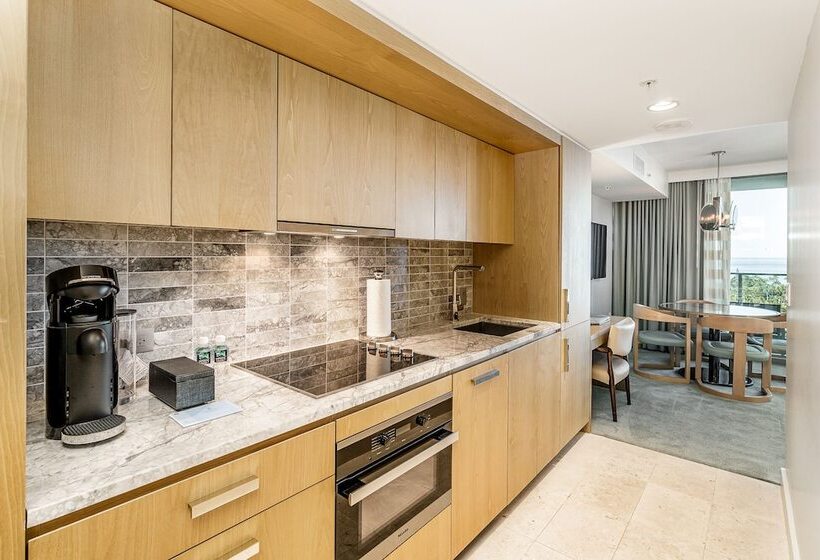 Люкс Deluxe Вид на Море, The Ritzcarlton Residences, Waikiki Beach