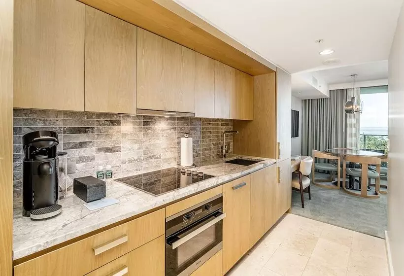 オーシャンビューデラックススイート, The Ritzcarlton Residences, Waikiki Beach