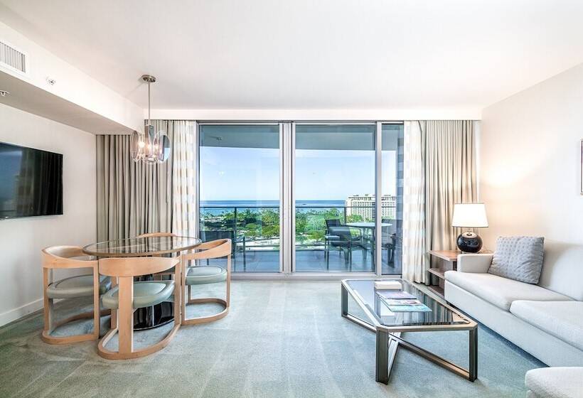 带海景的复工套房, The Ritzcarlton Residences, Waikiki Beach