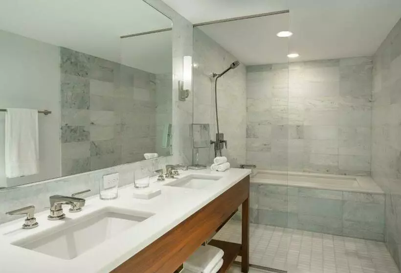 オーシャンビュースタンダードルーム, The Ritzcarlton Residences, Waikiki Beach
