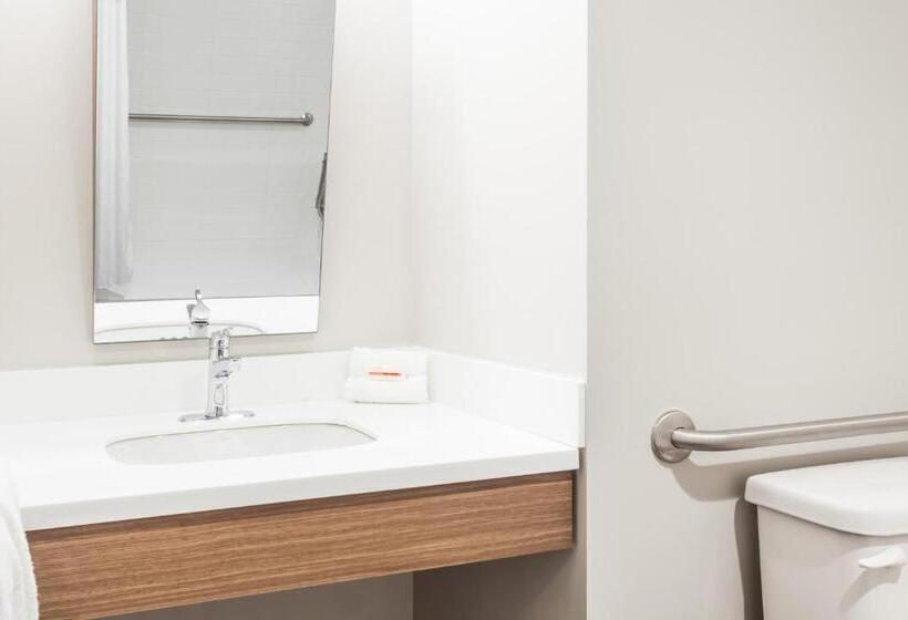 适合残疾人使用的标准间, Microtel Inn & Suites By Wyndham Kirkland Lake