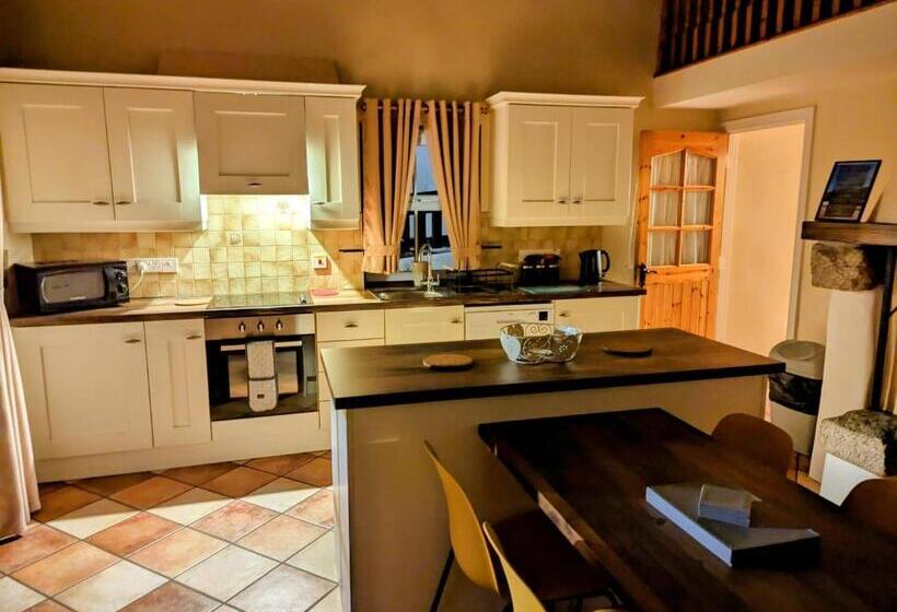 Дом 3 Спальни, Millers Close Holiday Cottages
