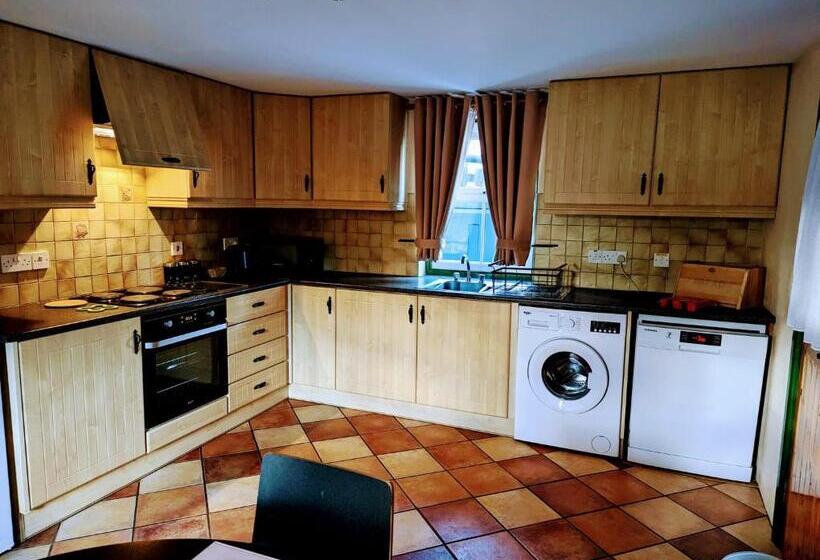 Дом 2 Спальни, Millers Close Holiday Cottages