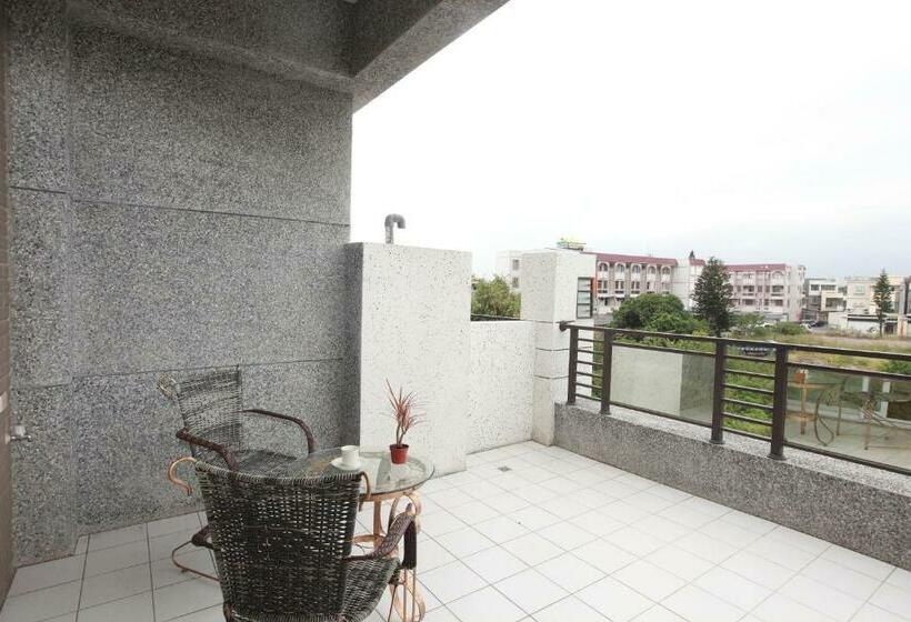 اتاق استاندارد چهار تخته, Dali Moonlight B&b