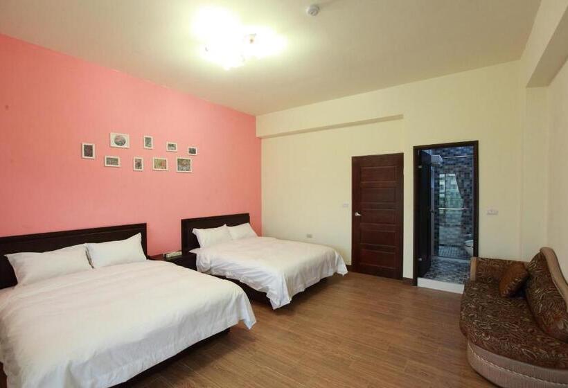 اتاق سوپریور چهار تخته, Dali Moonlight B&b