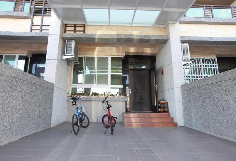 خانه 4 خوابه, Dali Moonlight B&b