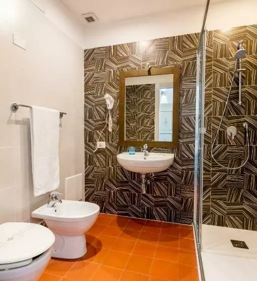اتاق استاندارد سه تخته با بالکن, Marlin Rooms