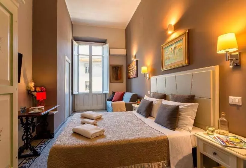 اتاق استاندارد سه تخته با بالکن, Marlin Rooms