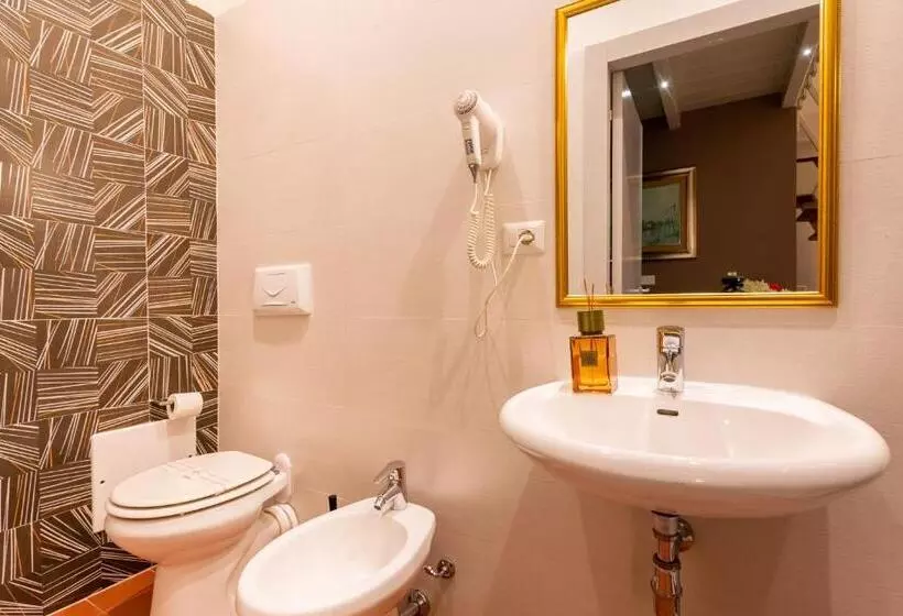 اتاق استاندارد چهارنفره با بالکن, Marlin Rooms