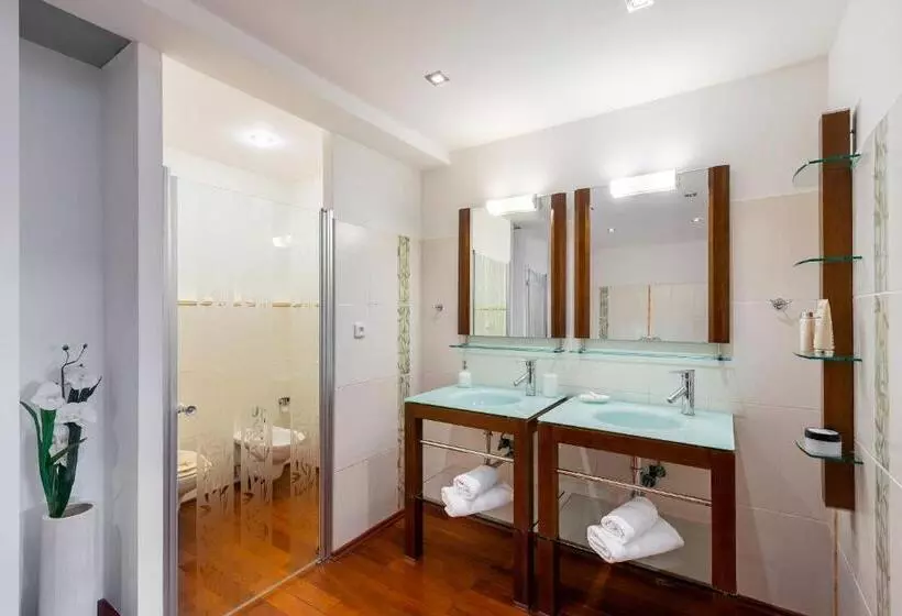 اتاق دوبلکس, Apartments Almandine