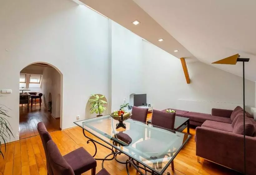 اتاق دوبلکس, Apartments Almandine