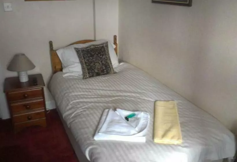 Standard Yhden Hengen Huone, Highland House Callander