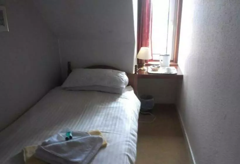 Standard Yhden Hengen Huone, Highland House Callander