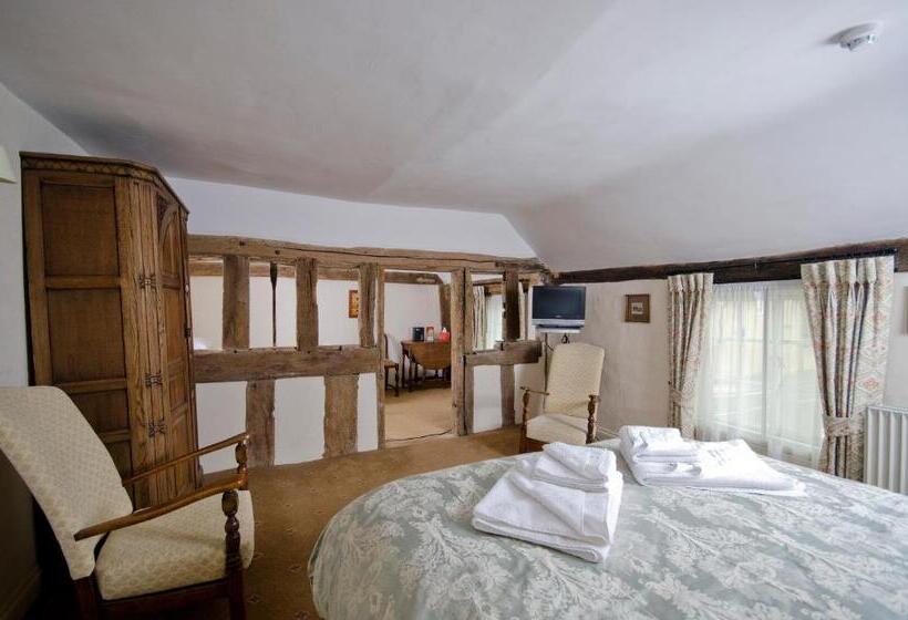 جناح جونيور, The Abbey Hotel & Apartments