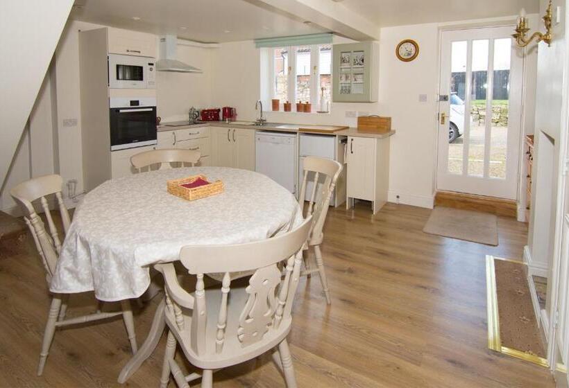 منزل غرفتين نوم, The Abbey Hotel & Apartments