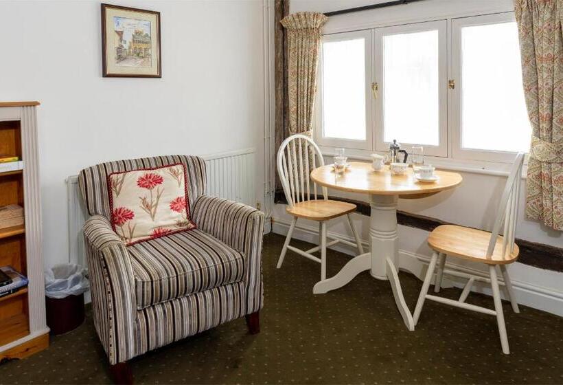 شقة غرفة واحدة, The Abbey Hotel & Apartments