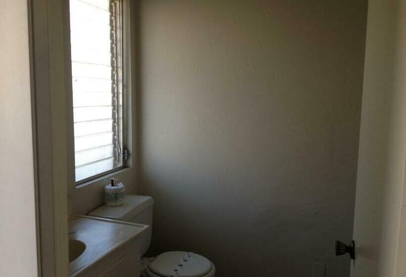 标准间, Golden Hills Motel