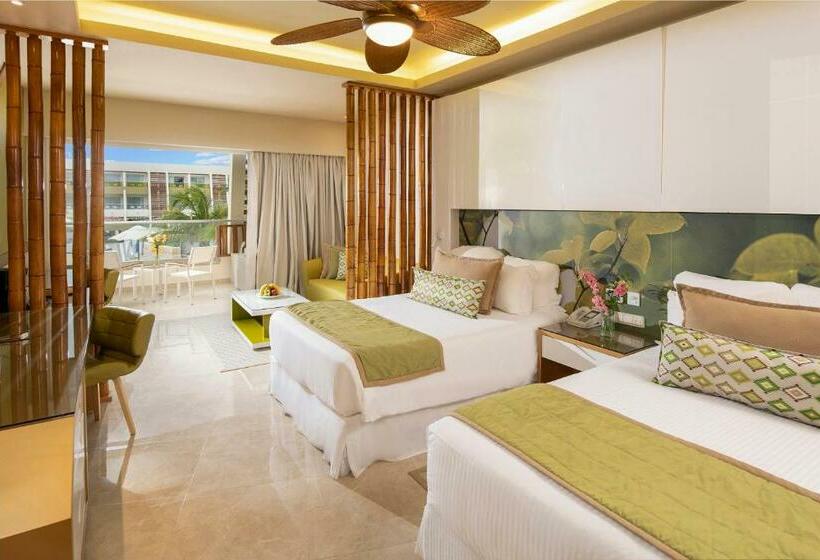 Club Junior Suite Pool View