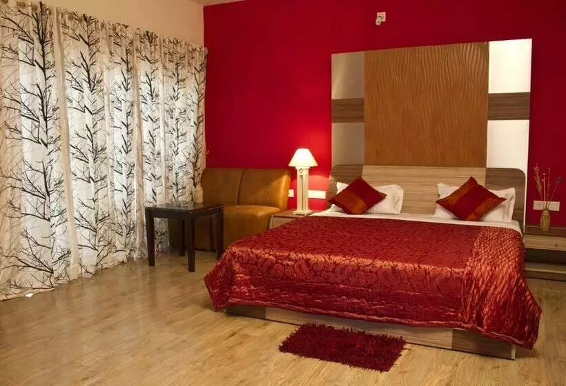 バルコニー付きデラックスルーム, Green Nest Resort Ooty