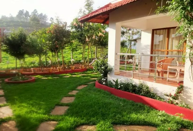 バルコニー付きデラックスルーム, Green Nest Resort Ooty
