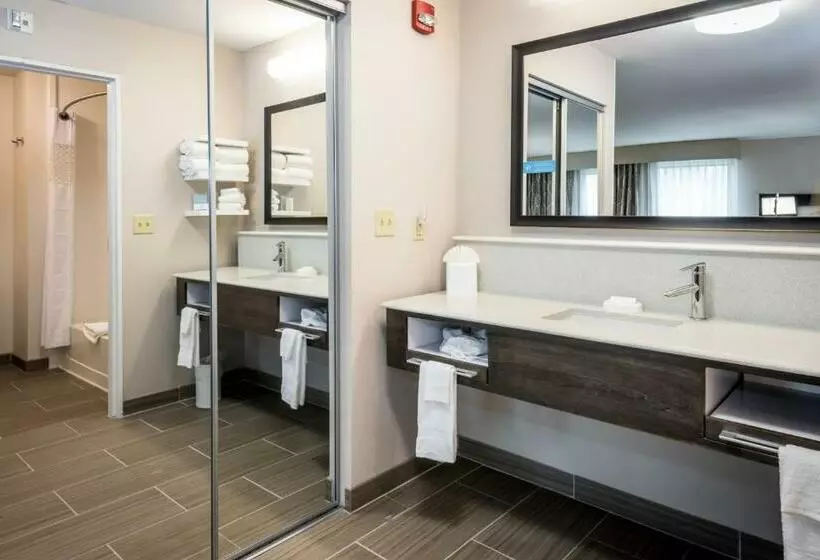 スタンダードスタジオ, Hampton Inn & Suites Hammond