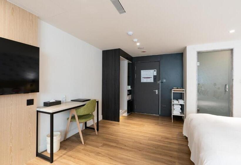 اتاق سوپریور چهار تخته, Hub Hotel Zhongli