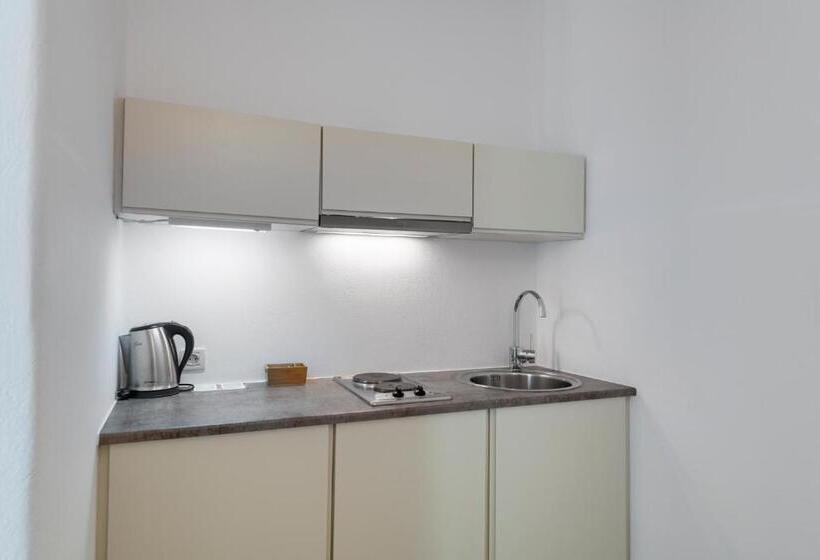 Quarto Estandar, Lithos By Spyros & Flora