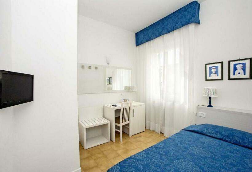 اتاق استاندارد یک نفره, Lucerna