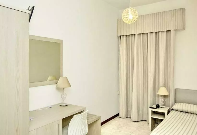 اتاق استاندارد یک نفره, Lucerna
