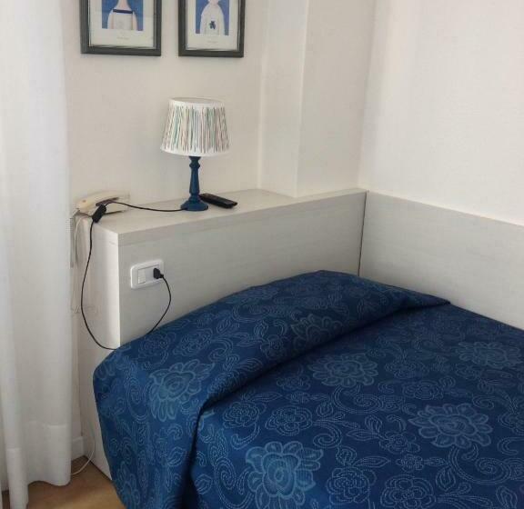 اتاق استاندارد یک نفره, Lucerna