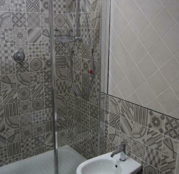 اتاق استاندارد, Lucerna