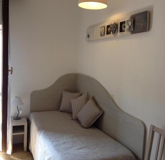 اتاق استاندارد سه نفره, Lucerna