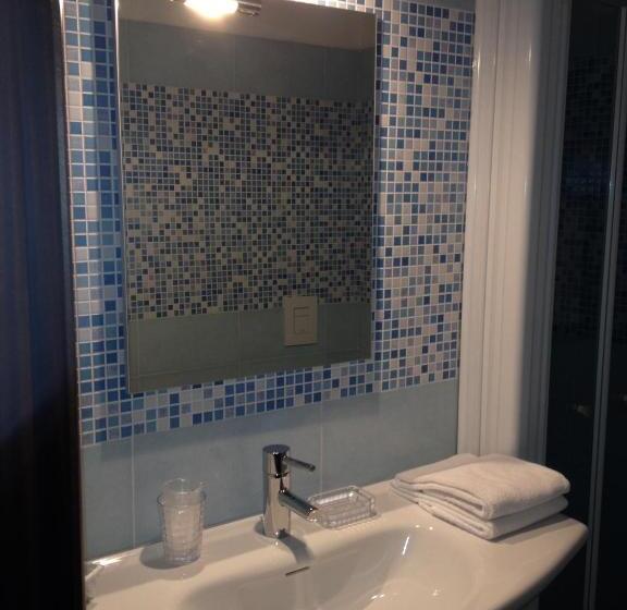 اتاق استاندارد سه نفره, Lucerna