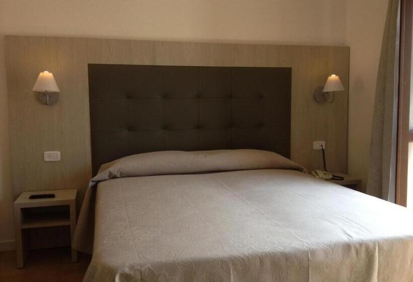 اتاق استاندارد سه نفره, Lucerna