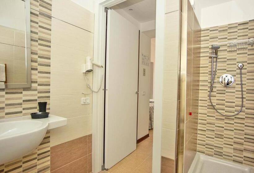 اتاق اکونومی, Lucerna