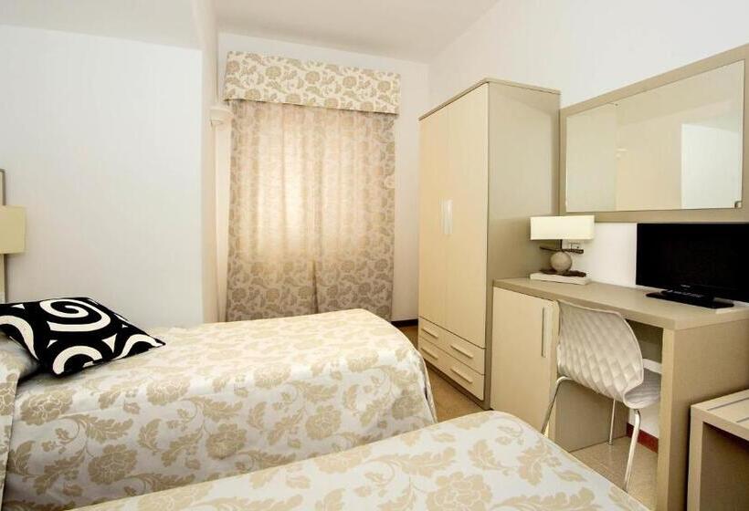 اتاق اکونومی, Lucerna