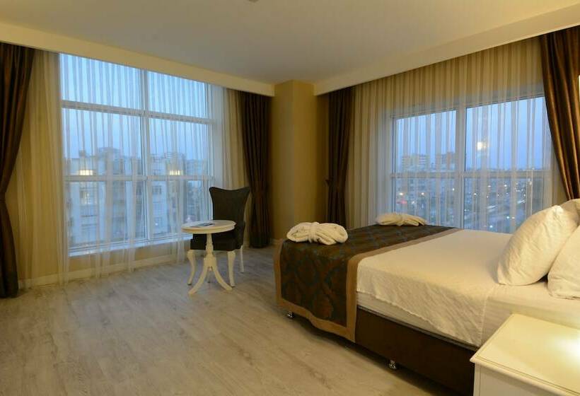 海景套房, Navona